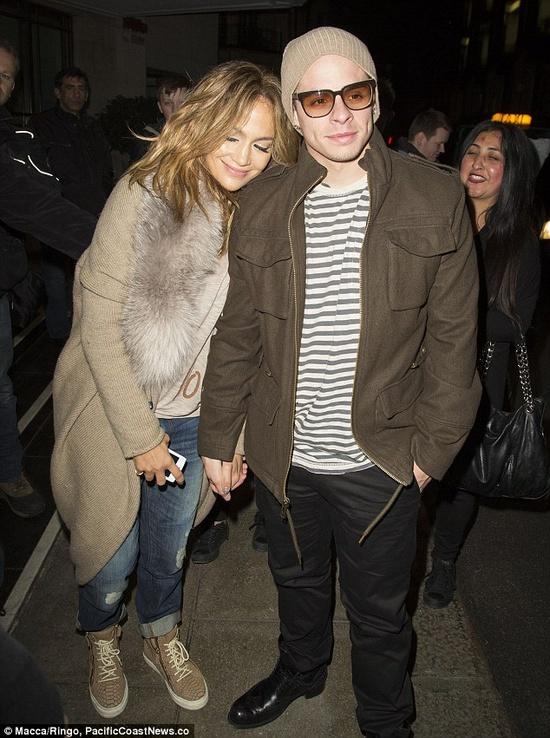 MDV: Toy-Boys - Perros de Colores