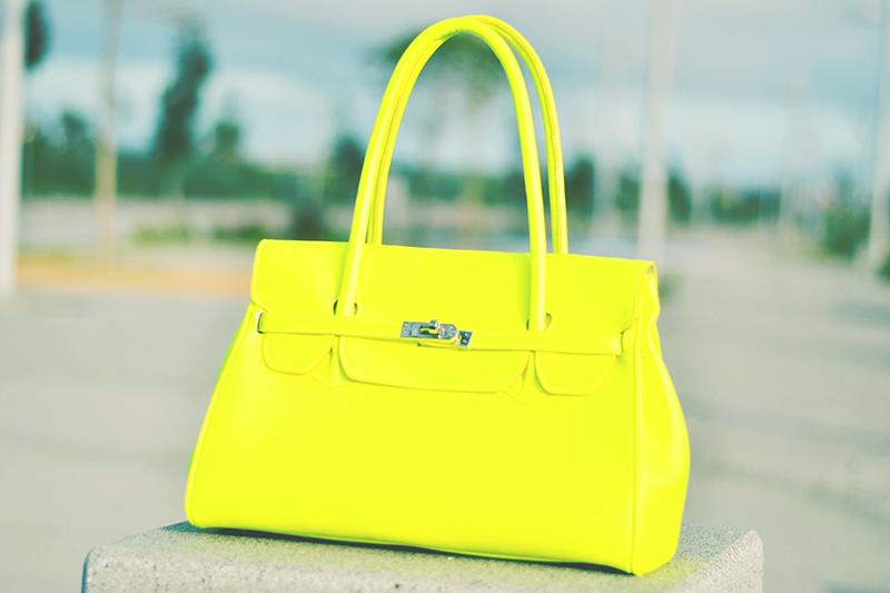 B,W & NEON DETAILS