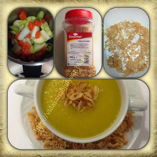 Crema de calabacín con tropezones de cebolla tostada