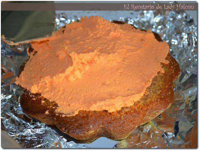 Una calabaza que sabe a tarta especiada de zanahorias para Halloween