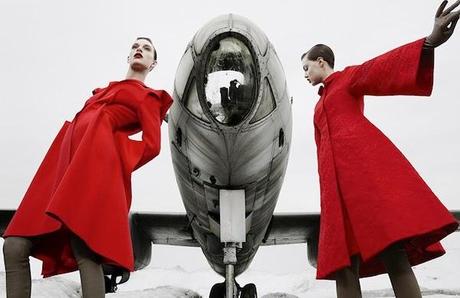 Lindsey Wixson entre aviones