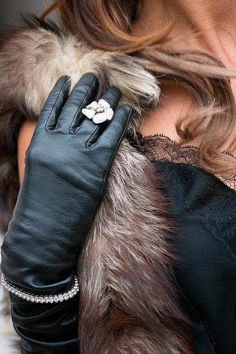 lacambra, baguette, cutch silver, cartera plata, falda tubo cuero, fur scarf, fox scarf, navas joyeros, carmen steffens, lace top zara, roberto siguero lancome, cristina blanco, guiadeestilo, spanish fashion model, spanish blogger 