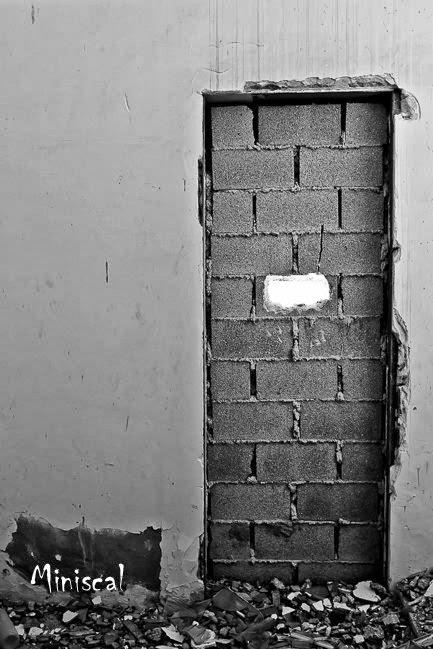 UN PEQUEÑO RELATO. 24...LA PUERTA.