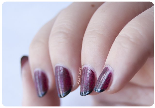 #ManisdeHalloween Uñas francesas glamurosas para una Vampira o Vampiresa en Halloween.