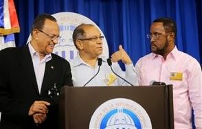 Danilo habla Código Laboral con dirigentes centrales.