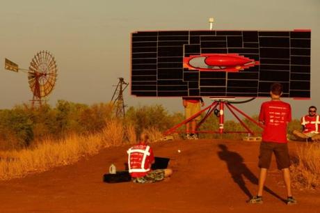 Trabajo en equipo y tecnología ecointeligente en la World Solar Challenge  2013