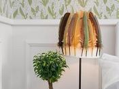 idea miercoles....una lampara plumas