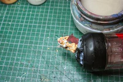 Pintura del rostro en una de las dos esclavas de Asdrubal Vect