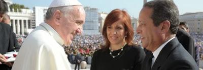 Papa recibe a Reinaldo y otros senadores dominicanos.