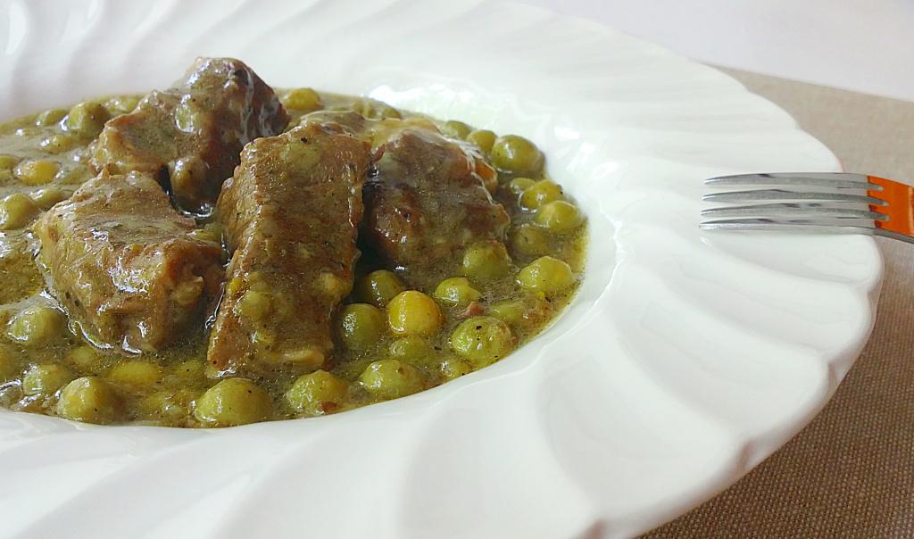 Ternera con guisantes