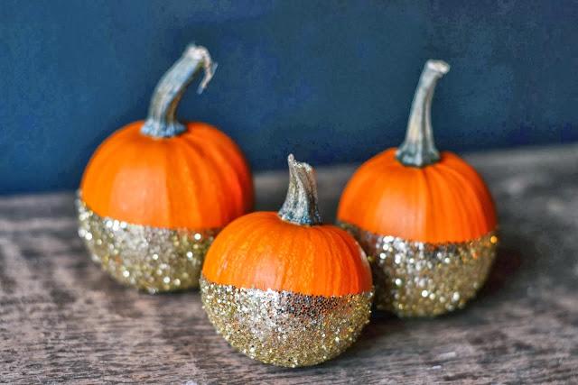 DIY.....CALABAZAS PINTADAS CON PURPURINA