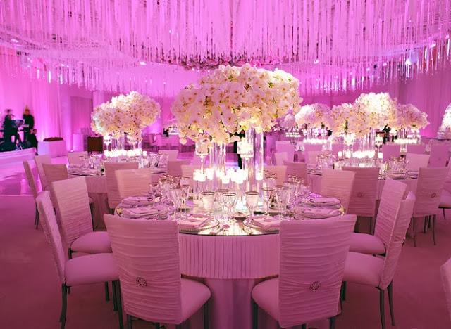 WE LOVE IT: la elegancia del blanco y el dorado en los banquetes