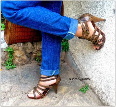 A POINT OF RED A POINT OF RED