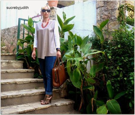 A POINT OF RED A POINT OF RED