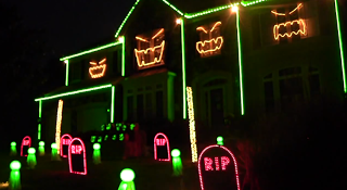 Casa decorada con luces led  ‘Ghosts N Stuff’ de Deadmau5