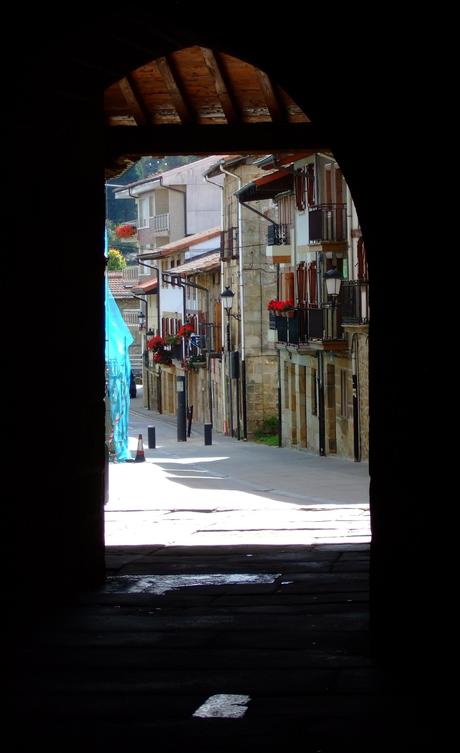 Vasconia en dos ruedas: Ochandiano · portico