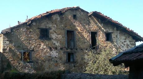 Vasconia en dos ruedas: Ochandiano · Caserío en ruinas