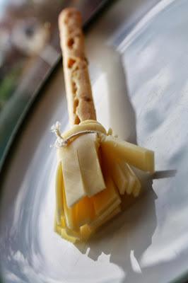 escobas para #Halloween / Besen zu #Halloween