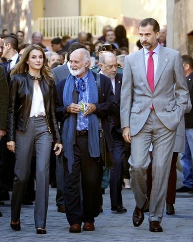 Dña. Letizia, cazadora de cuero y zapatos de salón en Teverga