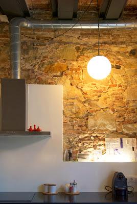 Casa con Diseno Industrial y Rustico