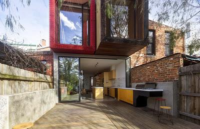 Ampliacion Moderna en una Casa Rustica Antigua