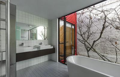 Ampliacion Moderna en una Casa Rustica Antigua