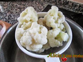 COLIFLOR SOBRE SALSA DE ALBERO AMARILLO