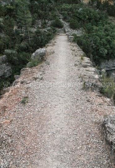 Senderismo en Valencia, hacia el acueducto romano de Peña Cortada