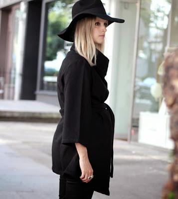 STREET STYLE INSPIRATION; MATERNITY LOOKS.-