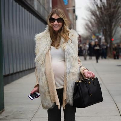STREET STYLE INSPIRATION; MATERNITY LOOKS.-