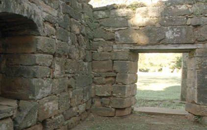 Huellas jesuíticas murmullo de amor y lamento.