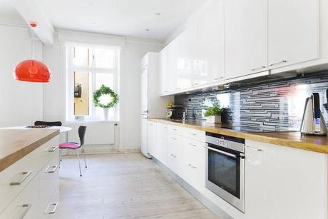 sillas 7 jacobsen lampara kartell estilo nórdico escandinavo diseño interiores diáfano abierto decoración planta abierta diáfna decoración nórdica decoración muebles de diseño decoración ikea cocinas blancas abiertas modernas blog decoración diseño interiores nórdico 