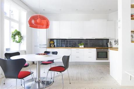 sillas 7 jacobsen lampara kartell estilo nórdico escandinavo diseño interiores diáfano abierto decoración planta abierta diáfna decoración nórdica decoración muebles de diseño decoración ikea cocinas blancas abiertas modernas blog decoración diseño interiores nórdico 