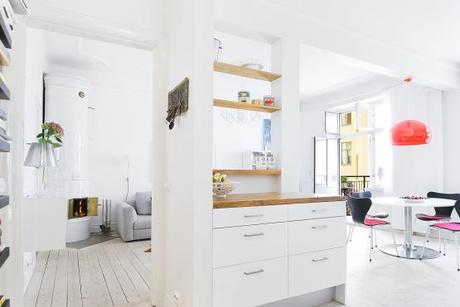 sillas 7 jacobsen lampara kartell estilo nórdico escandinavo diseño interiores diáfano abierto decoración planta abierta diáfna decoración nórdica decoración muebles de diseño decoración ikea cocinas blancas abiertas modernas blog decoración diseño interiores nórdico 