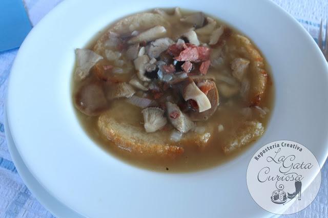 SOPA DE SETAS DE CARDO CON JAMON IBERICO