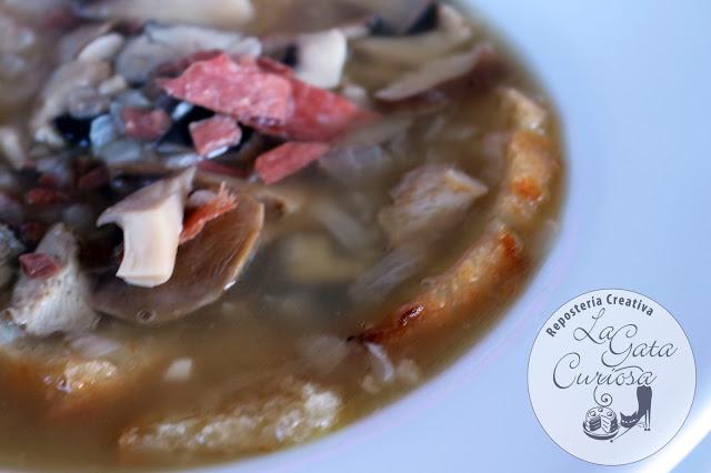 SOPA DE SETAS DE CARDO CON JAMON IBERICO