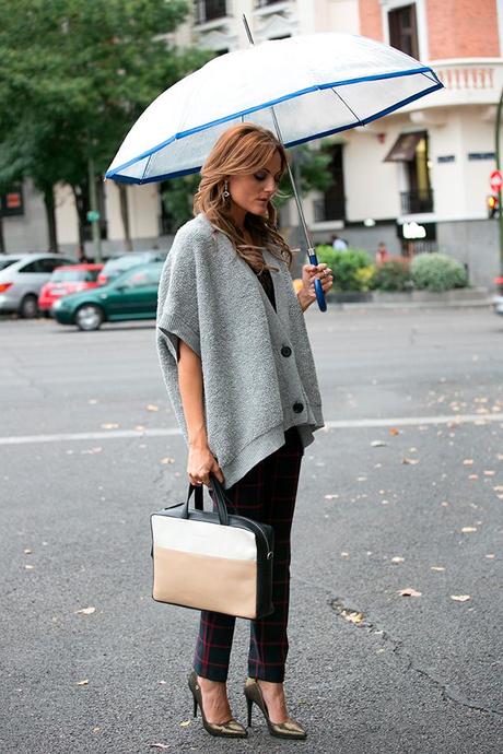 LAST WEEK OF OCTOBER cardigan uterque oversized, pantalon cuadros zara, zapatos carmen seteffens, navas joyeros, maxi asa corta lacambra, day a day oxblood, lace top zara studio, top encaje zara studio, cristina blanco, guiaeestilo, guia de estilo, spanish fashion blog