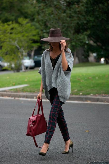 LAST WEEK OF OCTOBER cardigan uterque oversized, pantalon cuadros zara, zapatos carmen seteffens, navas joyeros, maxi asa corta lacambra, day a day oxblood, lace top zara studio, top encaje zara studio, cristina blanco, guiaeestilo, guia de estilo, spanish fashion blog