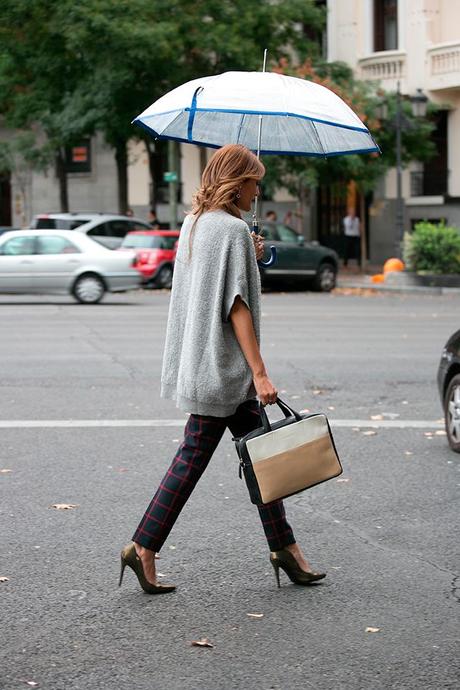 LAST WEEK OF OCTOBER cardigan uterque oversized, pantalon cuadros zara, zapatos carmen seteffens, navas joyeros, maxi asa corta lacambra, day a day oxblood, lace top zara studio, top encaje zara studio, cristina blanco, guiaeestilo, guia de estilo, spanish fashion blog