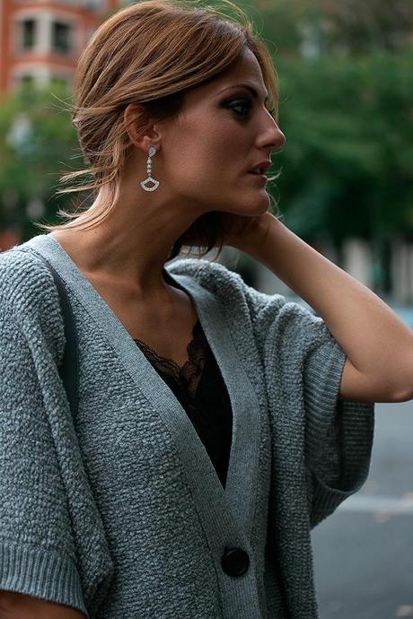 LAST WEEK OF OCTOBER cardigan uterque oversized, pantalon cuadros zara, zapatos carmen seteffens, navas joyeros, maxi asa corta lacambra, day a day oxblood, lace top zara studio, top encaje zara studio, cristina blanco, guiaeestilo, guia de estilo, spanish fashion blog