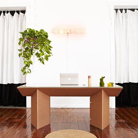 escritorio de cartón