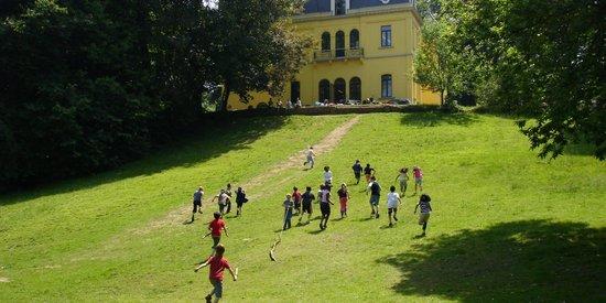 Cine chileno. El Edificio de los chilenos.  Desacralización de la militancia heroica,