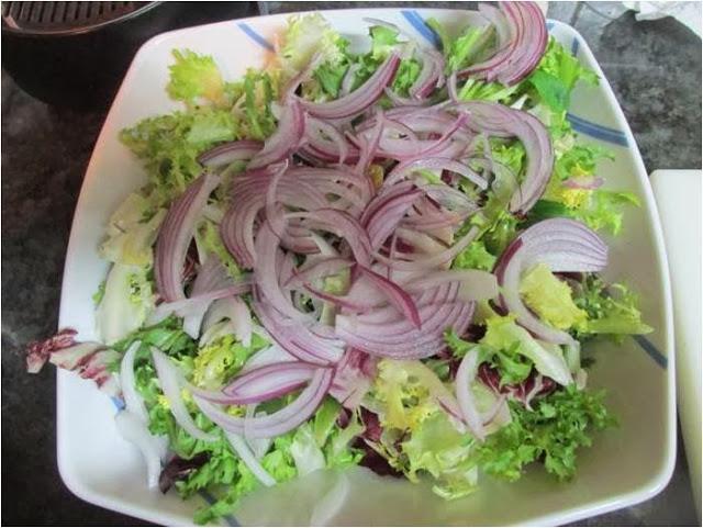 ENSALADA CON NARANJA Y PIÑONES