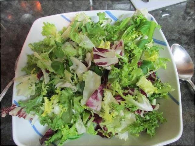 ENSALADA CON NARANJA Y PIÑONES