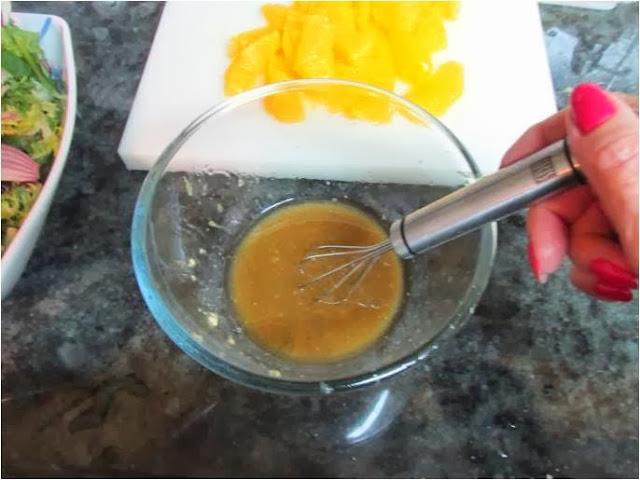 ENSALADA CON NARANJA Y PIÑONES