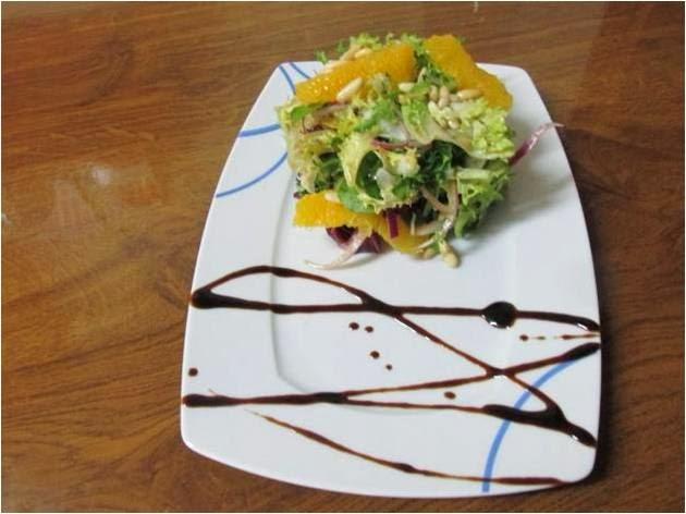 ENSALADA CON NARANJA Y PIÑONES