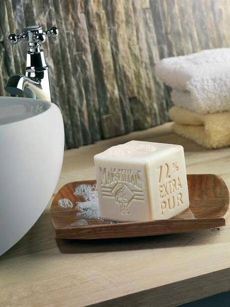 Taller de coronas de flores con Le Petit Marseillais