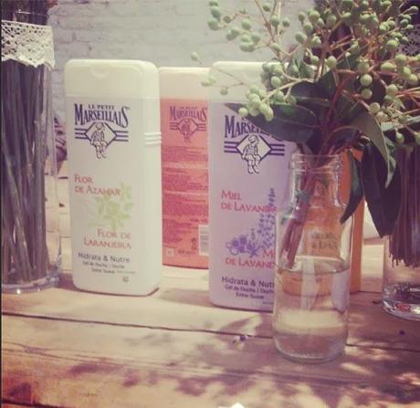 Taller de coronas de flores con Le Petit Marseillais