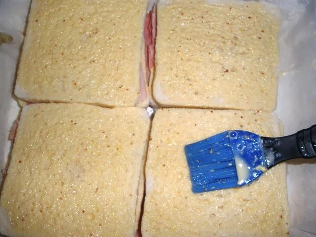 Sandwiches al Horno con Salsa de Mostaza