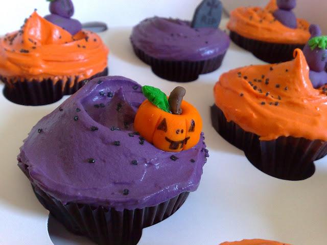 terrorificos purple velvet cupcakes...BOo!